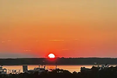 Image de Beautiful sunset views\/Central Ac\/4 Bedroom 2 Bathroom Home