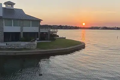 Image de Sunshine Daydream Hsb Lake Lbj Family Escape! Fish and swim off the dock!