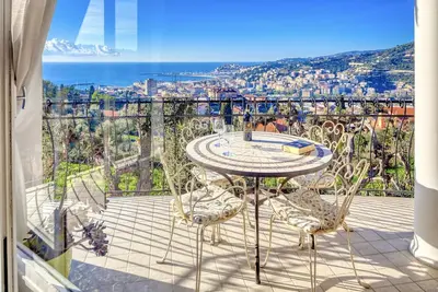 Image de Casa Matilde - Appartement panoramique pour 4 Ă Imperia, terrasse et vue mer
