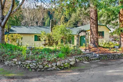 Image de Rivendell ~ Lovely Riverfront Home, Classic Style with Modern Amenities