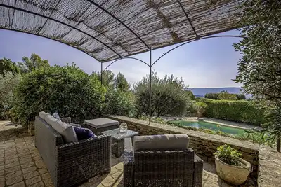 Image de Villa Dumaines, Cabrieres, pool views and subtle elegance