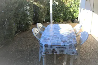 Image de Appartement climatisé pour 6, proche plage avec terrasse, jardin et parking privé à Agde
