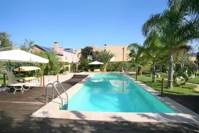 Image de Joli studio avec accès piscine et terrasse (E)