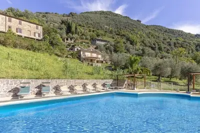 Image de Belle Ville avec piscine