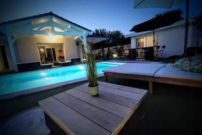 Image de Villa avec piscine chauffée, Balnéo, grande aire de jeux enfants