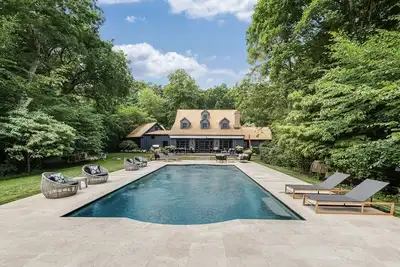 Image de New Tastemakers East Hampton Estate with Tennis