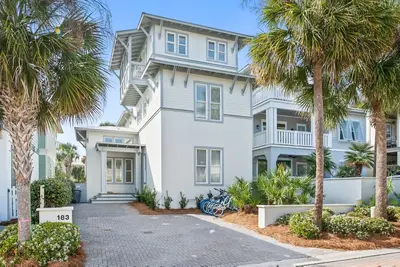 Image de Book Now for a Summer Getaway! Gated Community! Private Pool! Short Walk to the Beach!