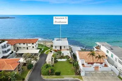 Image de Luxe Oceanfront Penthouse! Yamba's best address 3 bed 2 bath luxury living