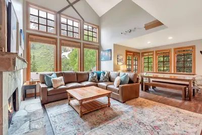 Image de Ski in\/Ski Out to Snowbird in this Beautiful Unit with Hot Tub and Fireplace