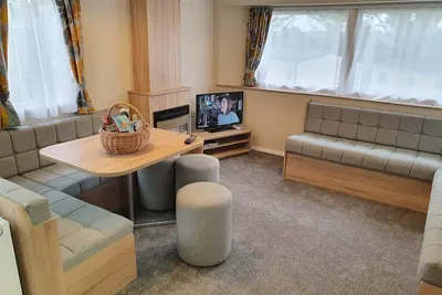 Image de 3 Bed-Famille-Roulotte-Salle de bain privée séparée-Terrasse