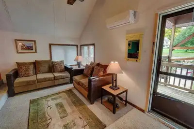 Image de Upper Level Loft in Downtown Suttons Bay Across the Street From Beach and Marina