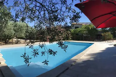 Image de Joli Mas provençal, piscine privée, Airco, 5ch (10p), 3 Sdb, Boulodrome, Hamac. .
