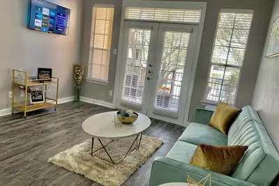 Image de Peaceful Apt Home w\/ Free Pkng & Private Balcony