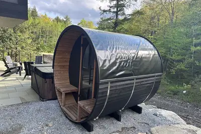 Image de Serene Private Home | Hot Tub | Shuttle
