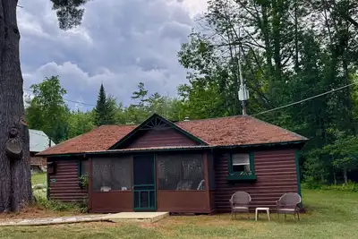 Image de Fireside Cabin, Pool & Ac, Wonderful Cozy Adirondack Cabin steps from Loon Lake.