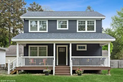 Image de Beach House Lake Shore Road steps to Miller Beach access. 4 bedrm\n4 bathroom