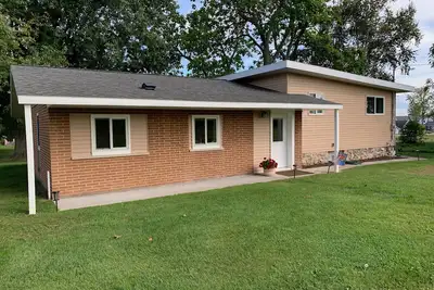 Image de Charming Red Brick House with Elk Lake Access