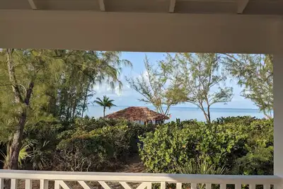 Image de TLSea Private Beachfront Home with Gazebo on Sunset Beach