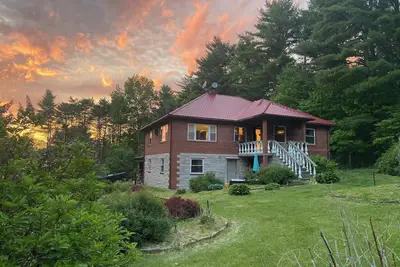 Image de Giant chalet with private lake access. Hot tub. pet friendly. ultimate game room