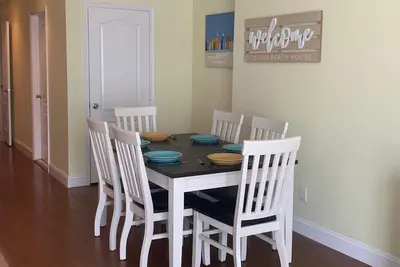 Image de 3 Bedroom/2 Bath, 2 blocks to the beach, boardwalk, convention center, etc.