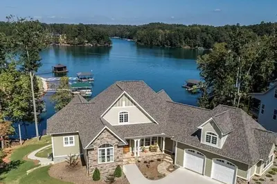 Image de New! Lakefront with Views from Every Window - With Dock, Fire Pit, Bbq, Kayaks