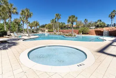 Image de New! Resort Life ~ Lagoon Poolside ~ Tram Service Included ~ Steps to the Beach
