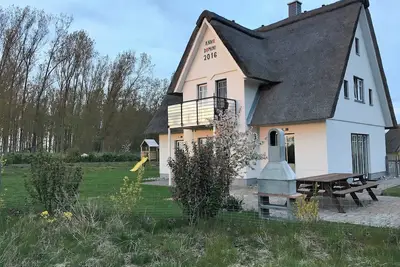 Image de E13 Thatched-roof house MaLeLuV with fireplace & sauna Ostseebad Rerik - 6-room vacation home (130m²; max. 10 persons)