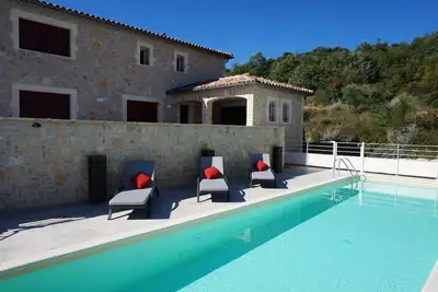 Image de Maison de campagne avec piscine privée