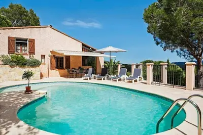 Image de Villa Belle-vue. Grande piscine privée. A l'abri des regards. Confort et calme.