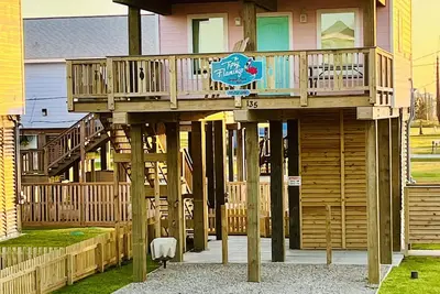 Image de Beach Views from 2 Decks. Last Minute Openings and Reduced Rates. Book Now!