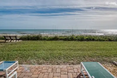 Image de New Listing- Oceanfront, Groundfloor.