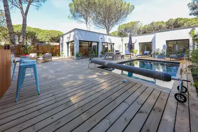 Image de Au cœur d'une Pinède Petit coin de Paradis Piscine Chauffée Aigues Mortes