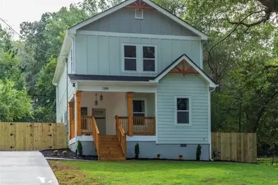 Image de Cozy Modern Home minutes from Airport and Downtown - Pet Friendly!