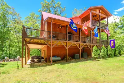 Image de Brasstown Rustic Retreat w/Hot Tub & Fire Pit