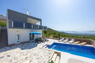 Image de Superbe maison à Prgomet avec WiFi