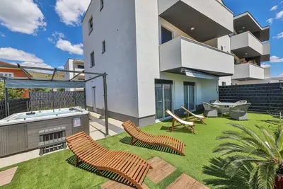 Superbe appartement à Seget Donji