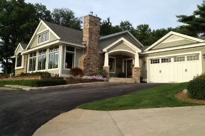 Image de Expansive Private House Overlooking West Grand Traverse Bay
