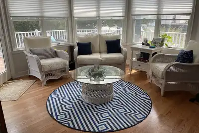 Image de Beautifully Renovated, Family-friendly Beach Home