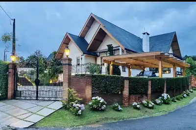 Image de 5-star house in mountain condominium🍁c/ heated pool, sauna and gym.