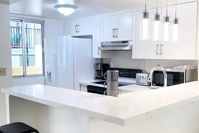 Image de Stunning! Diamond Head Oceanfront Lanai Condo - Sleeps 5