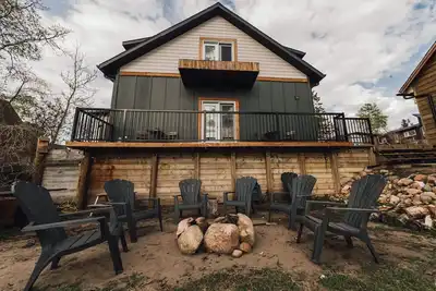 Image de Beautiful Cabin on the Water