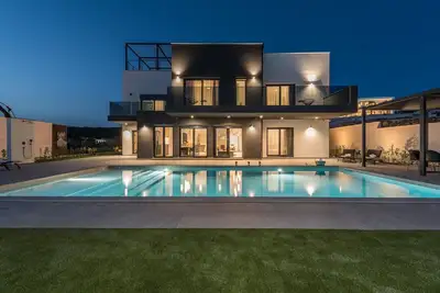 Image de Villa Aria with Heated Pool, Sauna & Jacuzzi