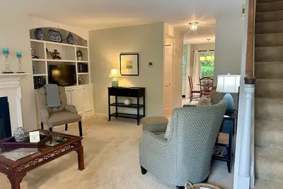 Image de Bay Springs #5 - Bay Street! 2bdr 2. 5bth Walk to shops, dining and beaches!
