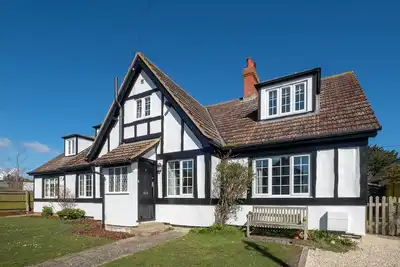 Image de 6 Lakeside Avenue - sleeps 10 guests in 5 bedrooms