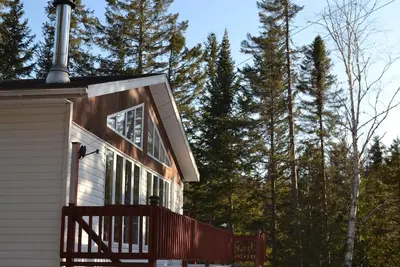 Image de Chalet Spa Villa Sinaia le paradis au bord du lac, le trésor caché de Lanaudiere