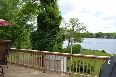 Image de Akron Portage Lakes Peaceful Lakefront\nCharming 2-bedroom home / amazing view.