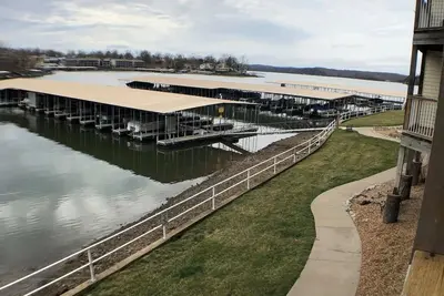 Image de Rare Condo, Walk Off Your Deck To The Lake! Only a few August dates left!