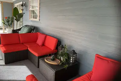 Image de Cozy Apt Quite close to everything, plenty of parking for vehicles, watercraft.