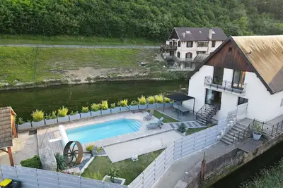 Image de Villa bord de rivière, grande piscine privée chauffée, Spa Jacuzzi