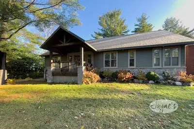 Image de 4 bedroom, 4 bath, Quiet Butterfly Lake! Port Carling! Cozy & Spacious!